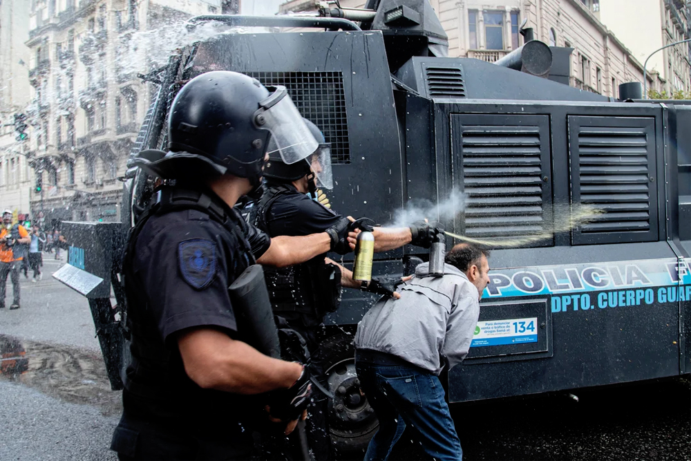 represion jubilados 12M ocho