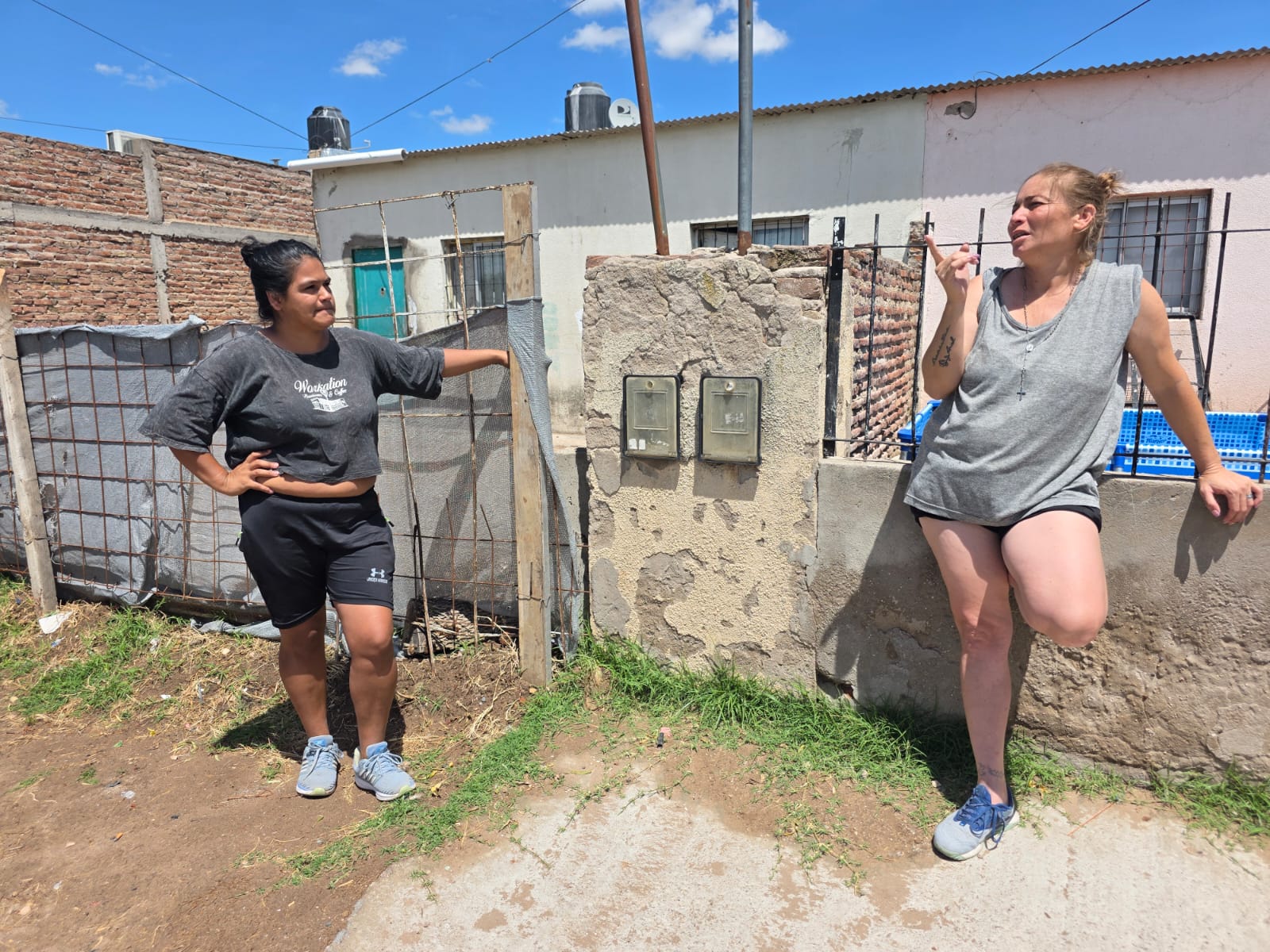 vecinas almafuerte laura y maira dos