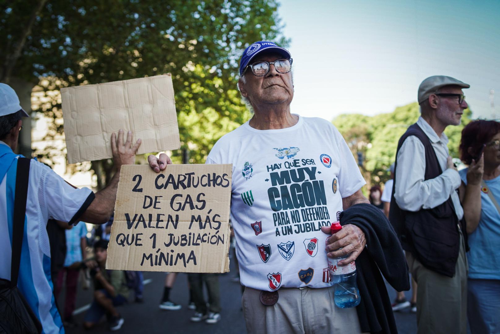 jubilado protesta dos