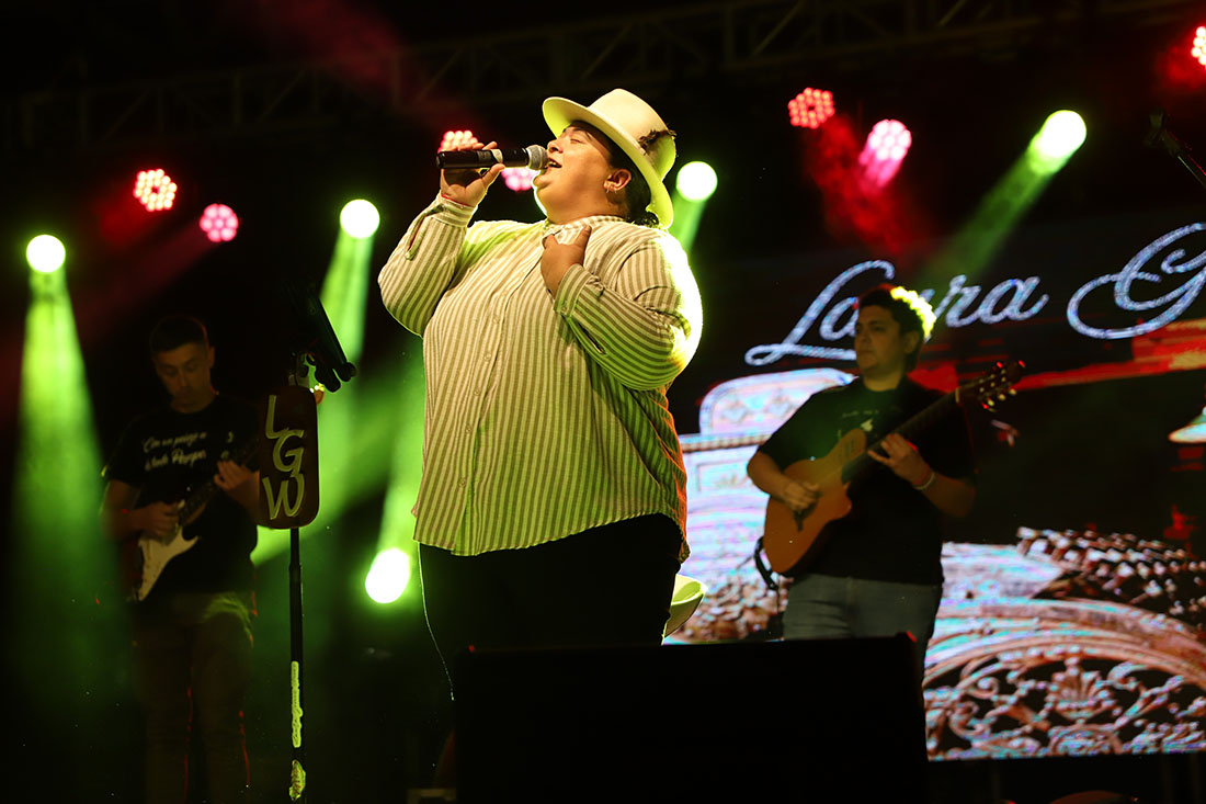 toay laurita canta