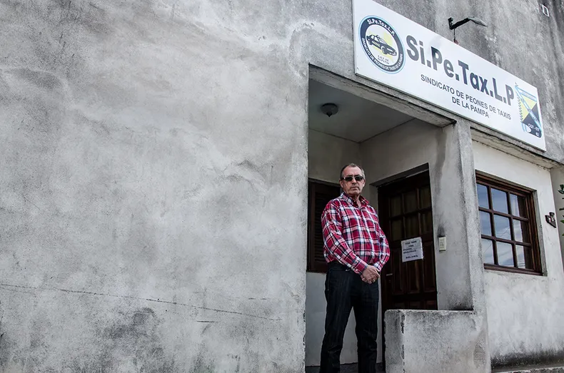 jose maria bocalatte del sindicato pones taxis la pampa no tenemos la ayuda que nos habian prometido foto wwwradiokermescom